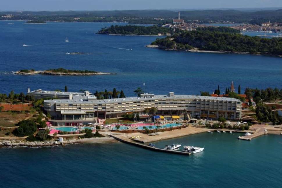 Ein Foto von der Außenansicht des Maistra Select Island Hotel Istra