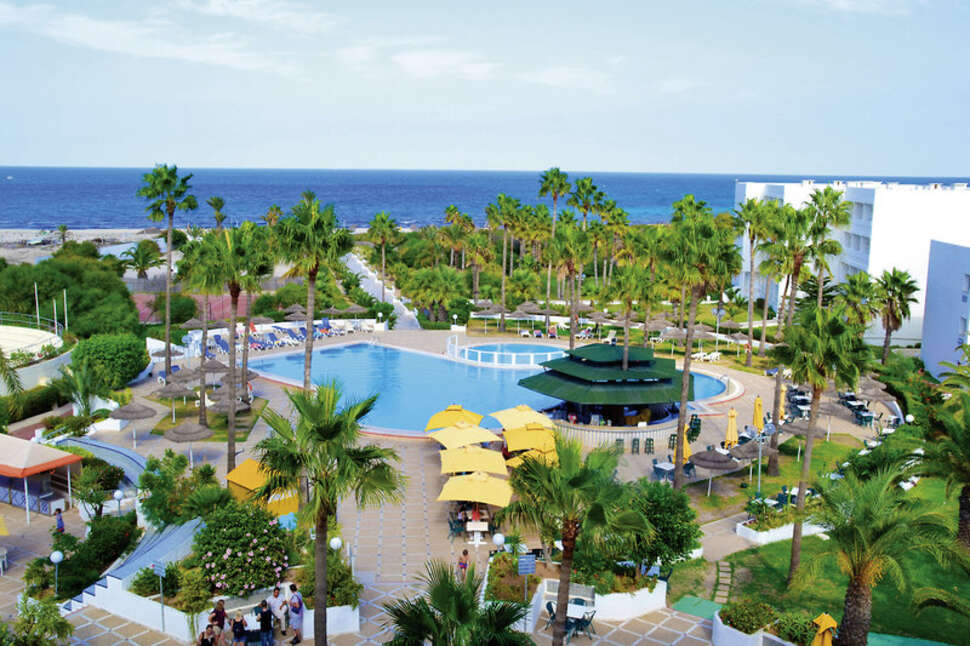 Een foto van het zwembad bij Hotel Club Tropicana & Spa