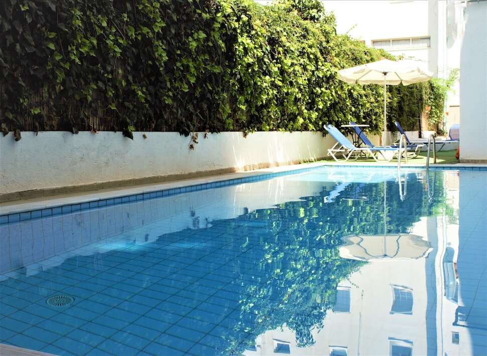 Een foto van het zwembad bij Apollon Hotel