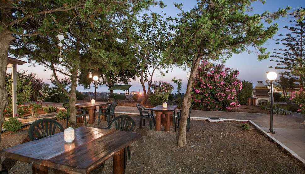 Ein Foto von der Terrasse im Panorama Seaview Apartments