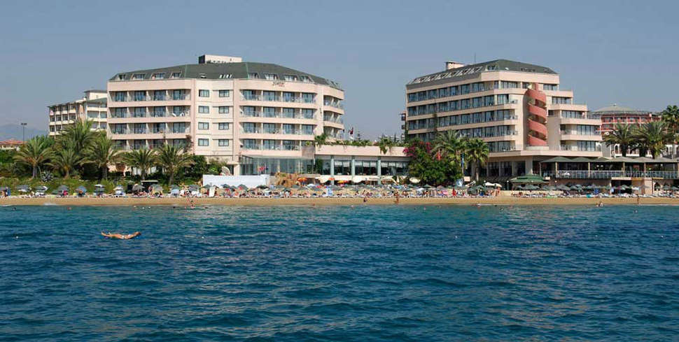 Een foto van de buitenkant van Aslan City Hotel