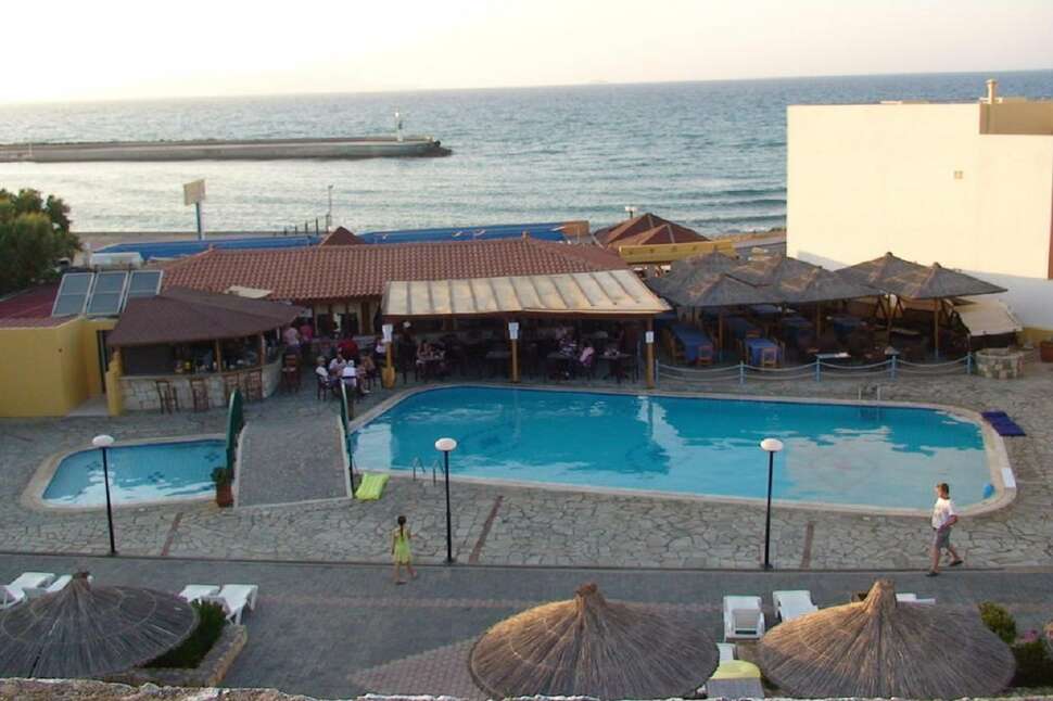 Een foto van het zwembad bij Hotel Kalia Beach