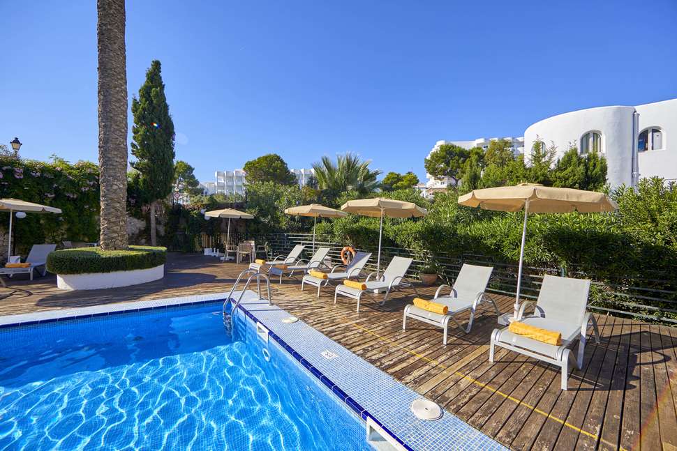 Een foto van het zwembad bij Gavimar Cala Gran Costa del Sur Hotel & Resort