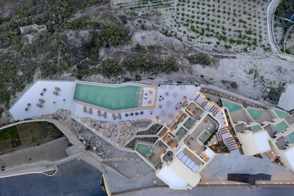 Ein Foto vom Pool im Elessa Hotel