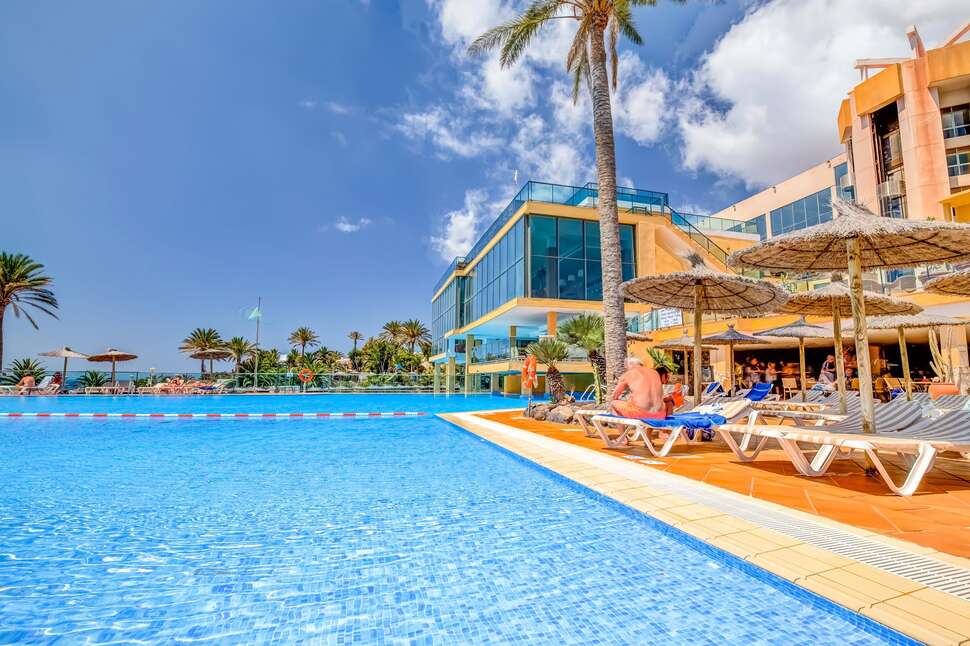 Een foto van het zwembad bij SBH Hotel Club Paraiso Playa