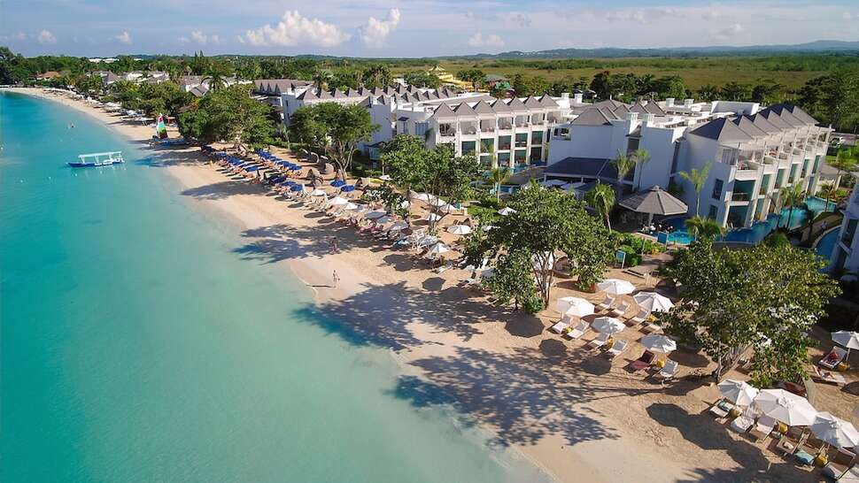 Een foto van de buitenkant van Azul Beach Resort Negril by Karisma