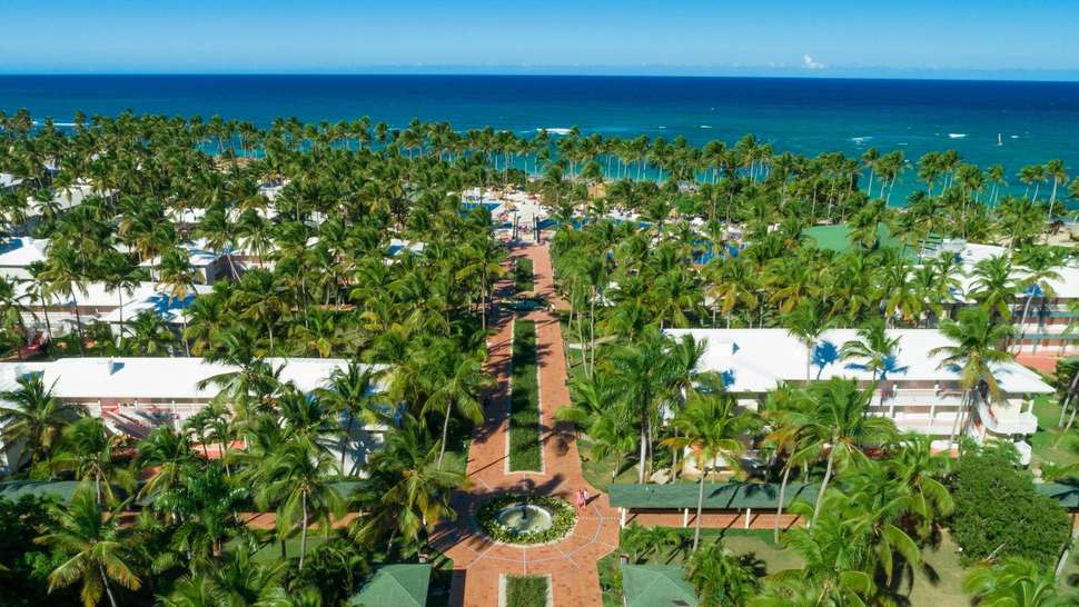 Een foto van de buitenkant van Grand Sirenis Punta Cana Resort