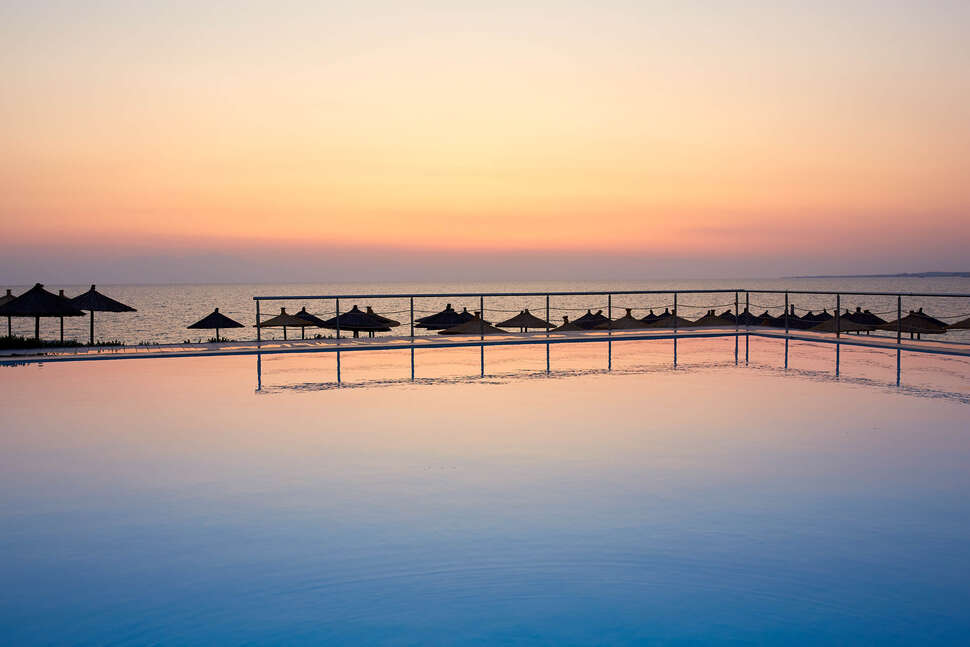 Een foto van het zwembad bij Istion Club & Spa