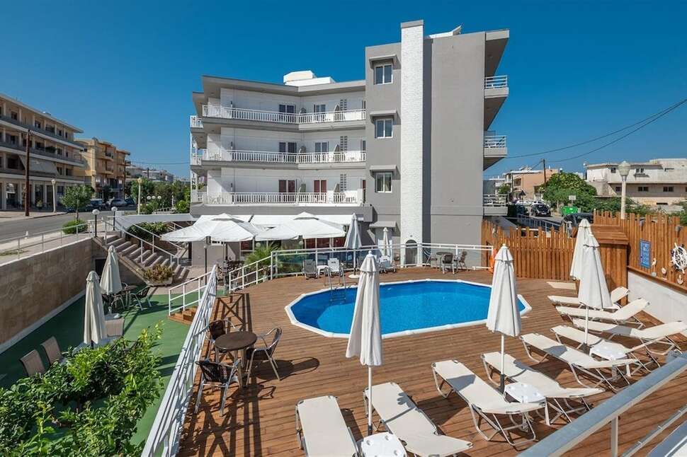Een foto van het zwembad bij Marine Congo Hotel