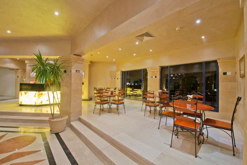 Een foto van het interieur van Amphoras Beach
