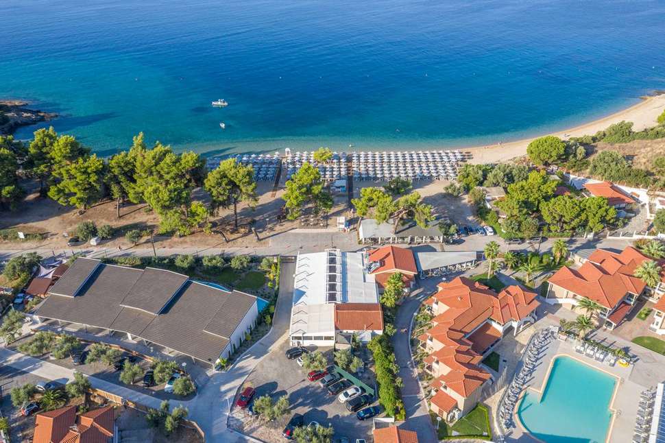 Een foto van de buitenkant van Hotel Lagomandra & Spa