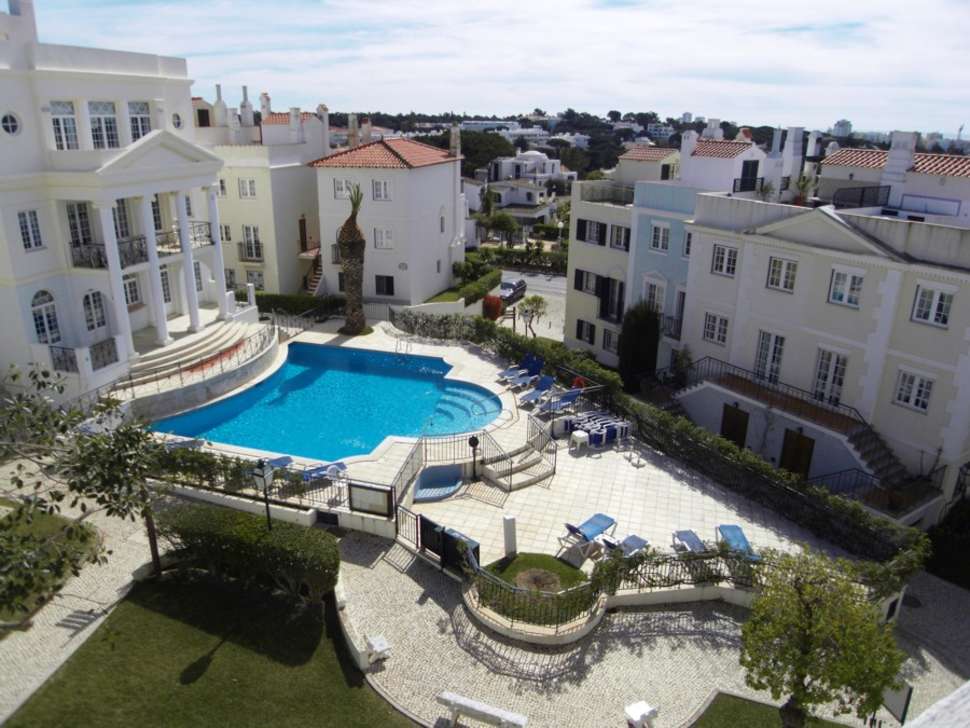 Ein Foto vom Pool im Old Village Apartments