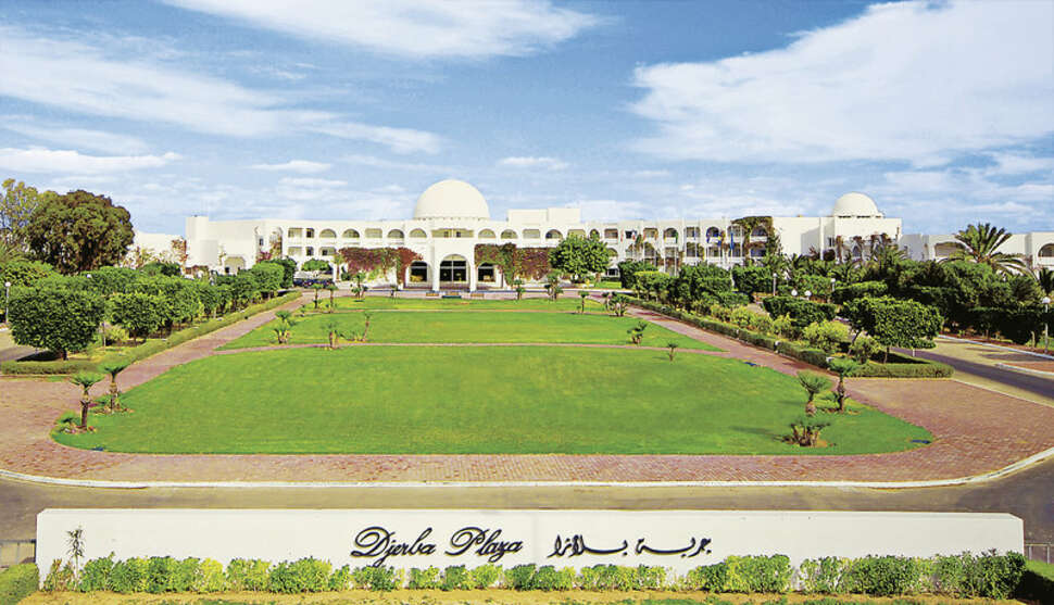 Een foto van het terras bij Djerba Plaza Thalasso & Spa