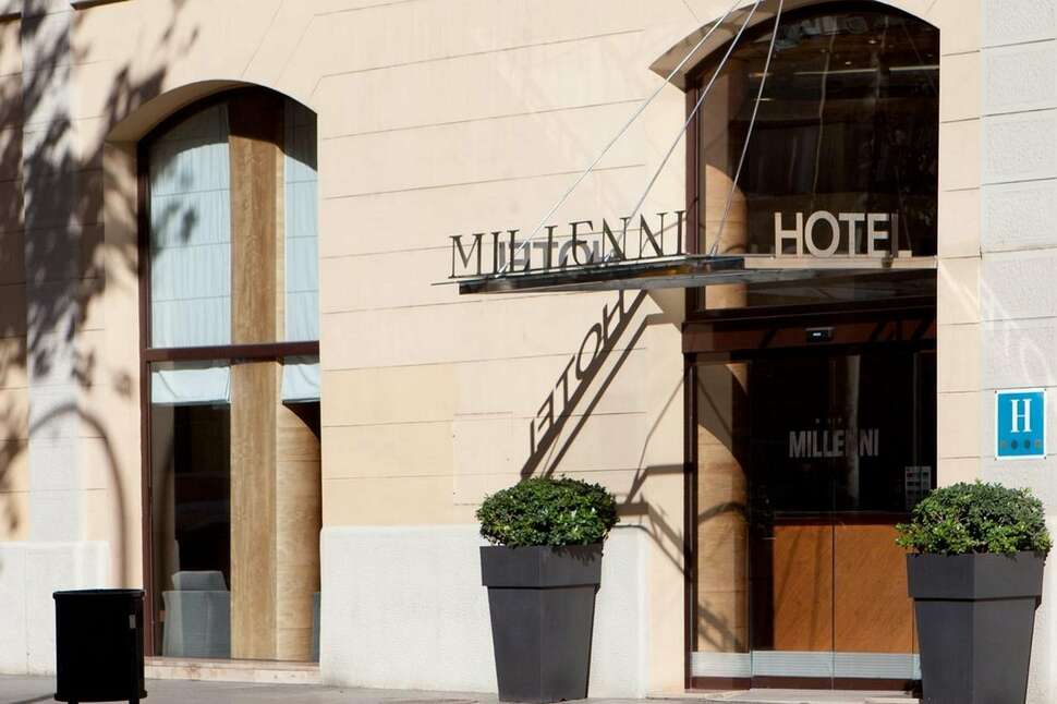 Ein Foto von der Außenansicht des Hotel Garbi Millenni