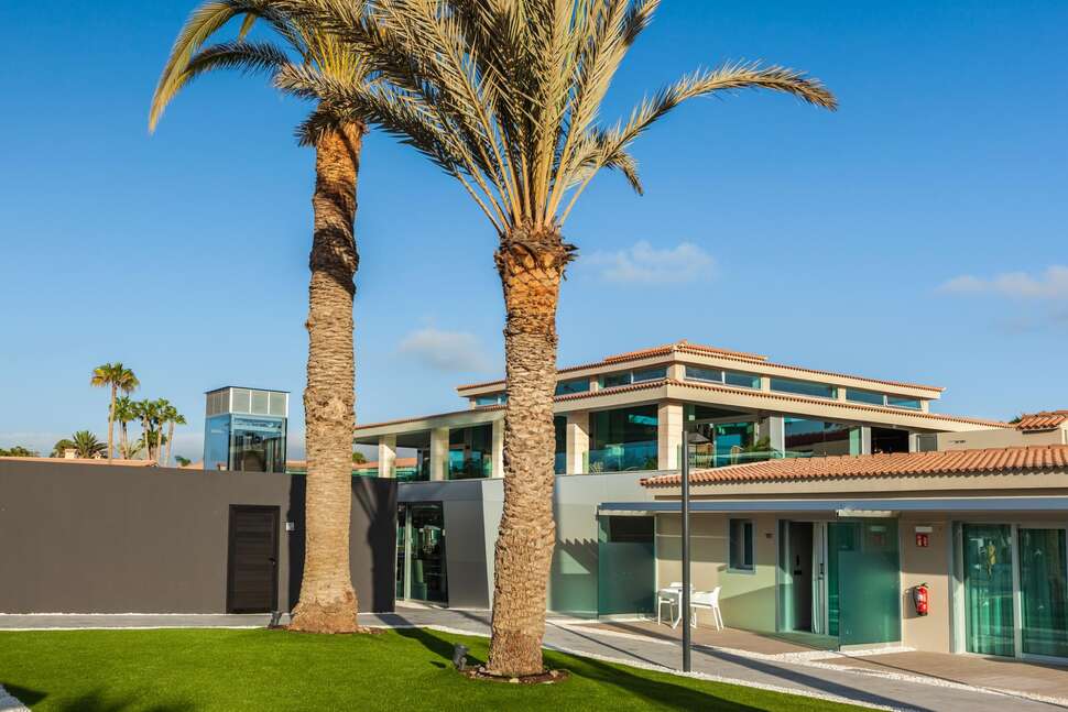 Een foto van de buitenkant van Kumara Serenoa by Lopesan Hotels