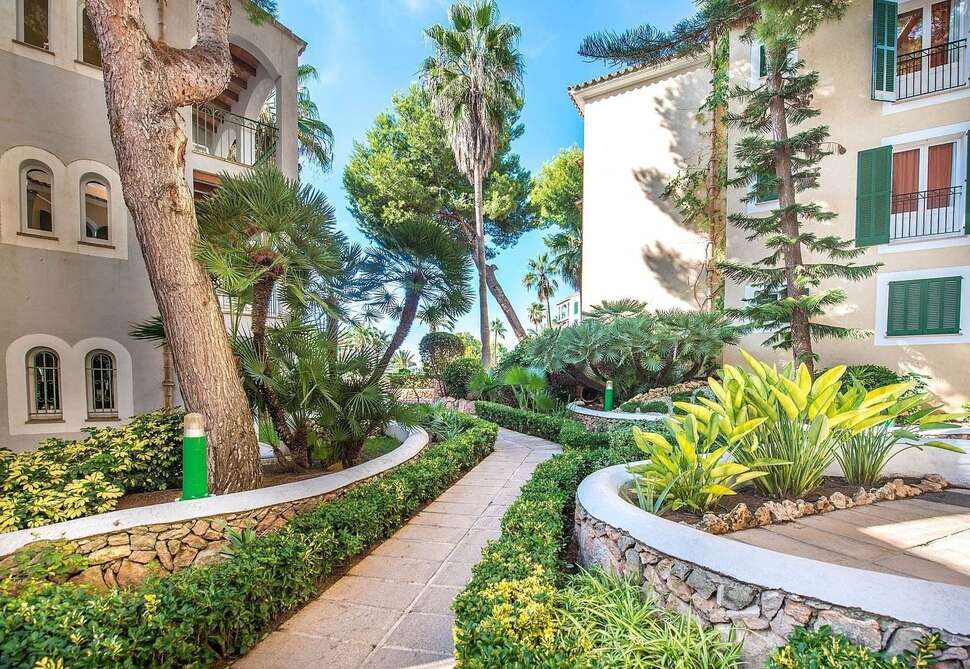 Een foto van de buitenkant van Ona Cala Pi Club Aparthotel