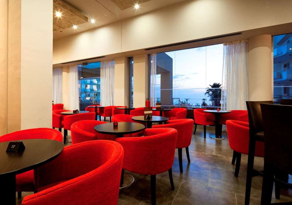 Een foto van het interieur van Capital Coast Resort & Spa