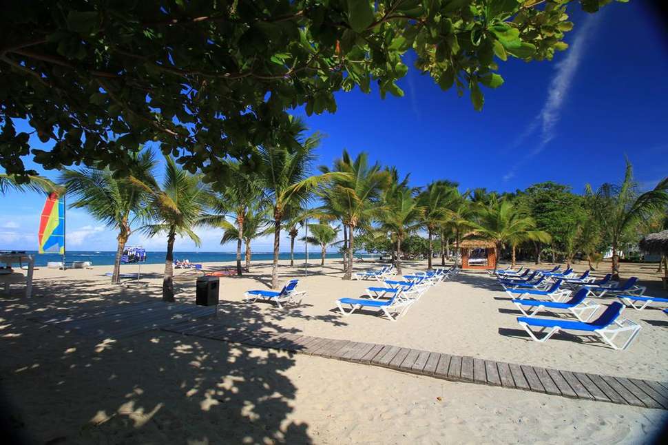 Een foto van het strand bij Viva Wyndham V Heavens