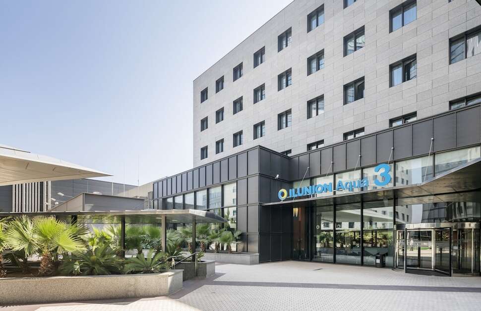 Een foto van de buitenkant van Hotel Ilunion Aqua 3