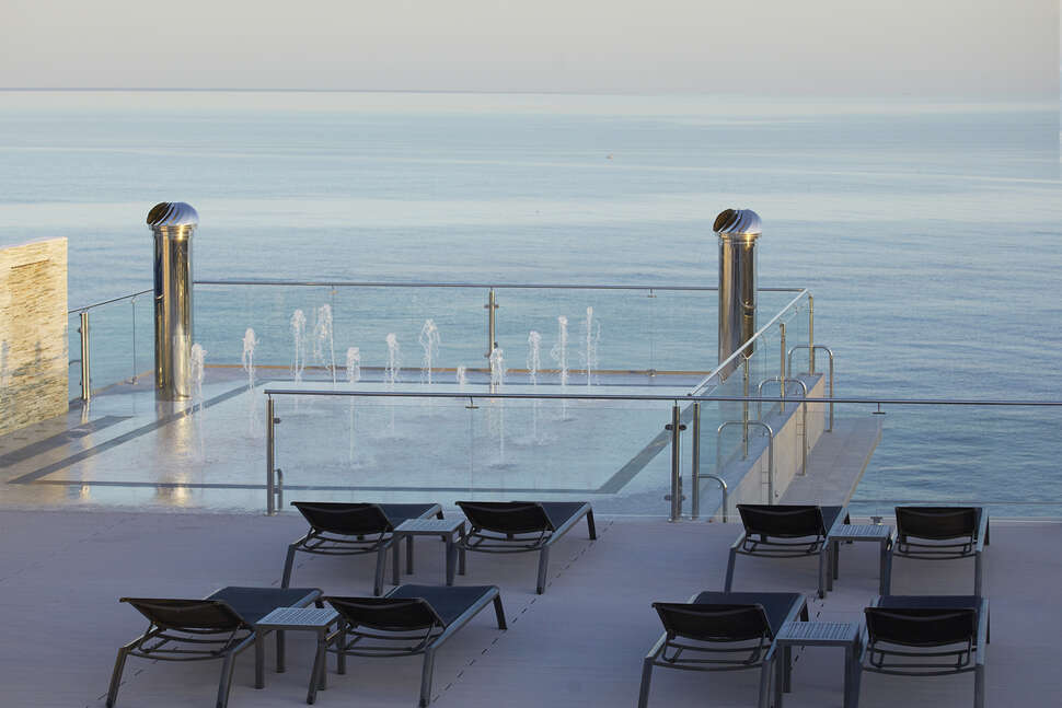 Ein Foto von der Terrasse im Las Arenas Affiliated by Melia