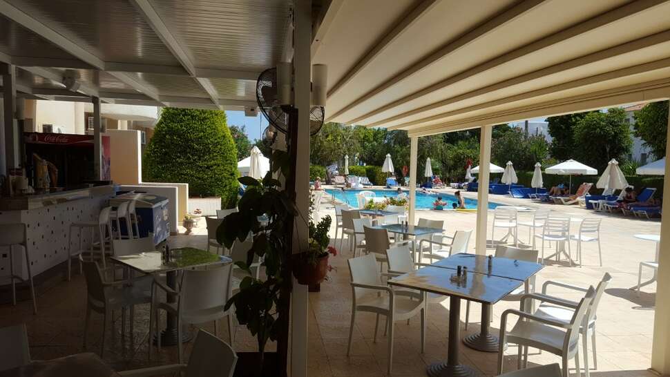 Een foto van het terras bij Mandalena Hotel Appartementen