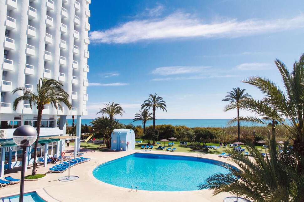 Ein Foto vom Pool im Hotel Playas de Guardamar