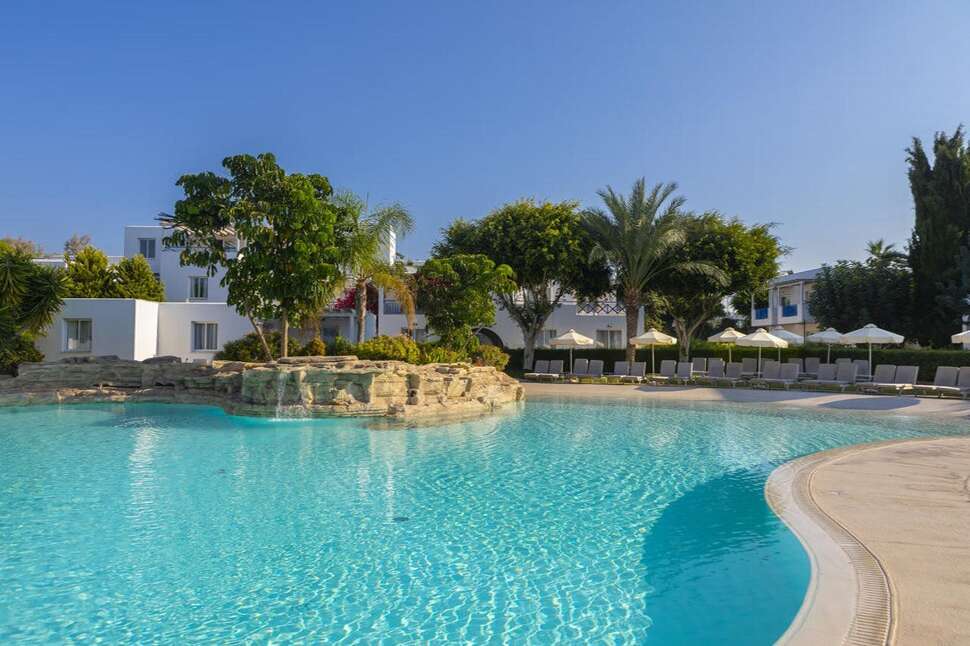Ein Foto vom Pool im Aliathon Aegean