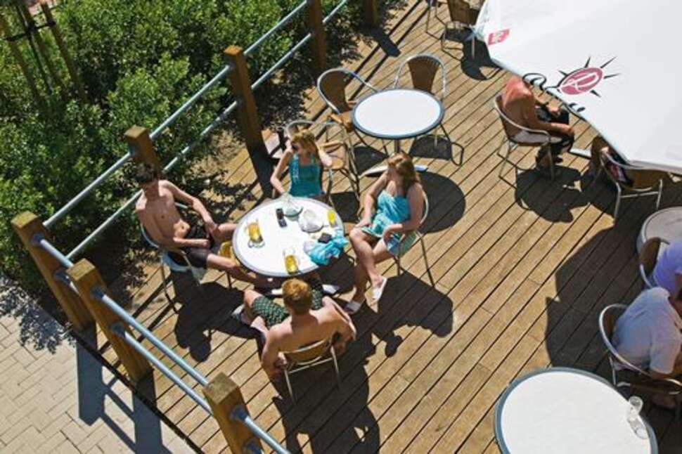 Een foto van het terras bij Bestcamp Camping Nieuwpoort