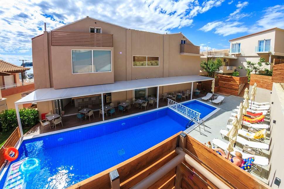 Ein Foto von einer Übersicht des Porto Planos Beach Hotel