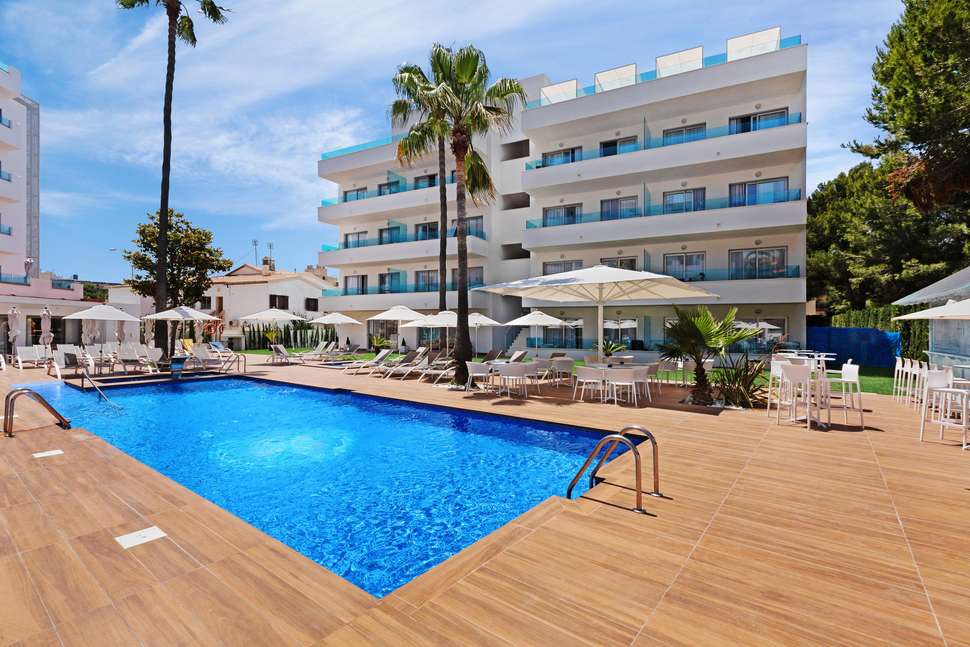 Een foto van het zwembad bij Metropolitan Playa JUKA Aparthotel