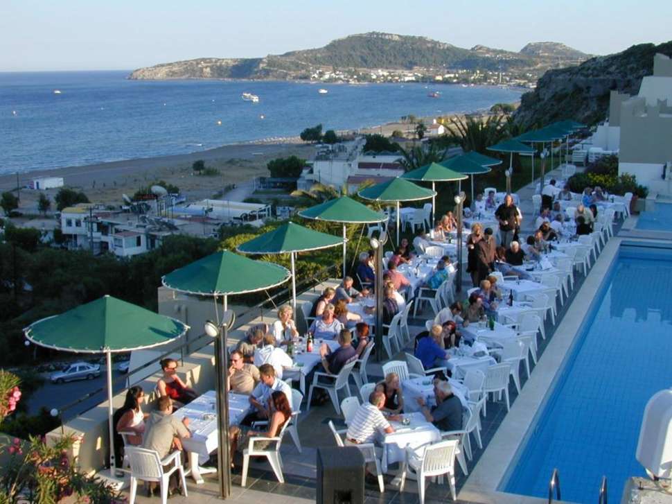Een foto van het terras bij Calypso Palace Hotel