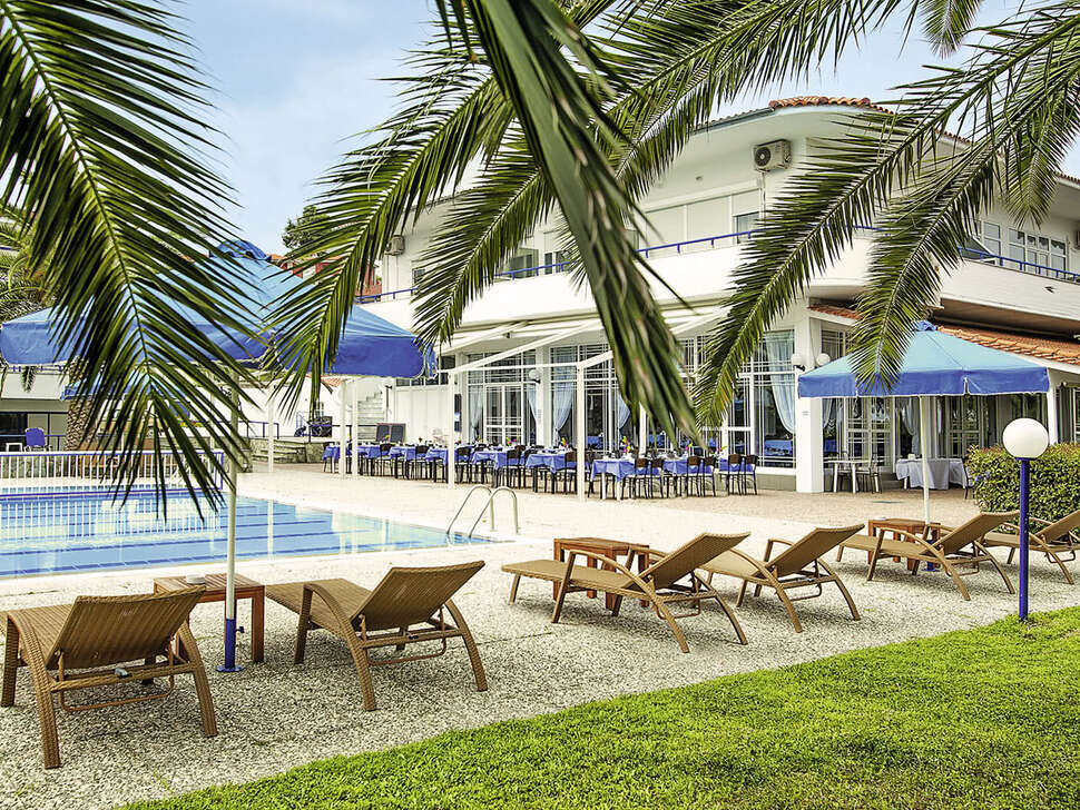 Een foto van het zwembad bij Port Marina Hotel