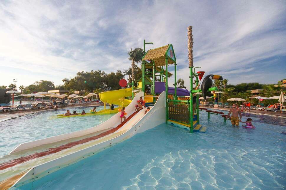 Een foto van het zwembad bij Eftalia Village