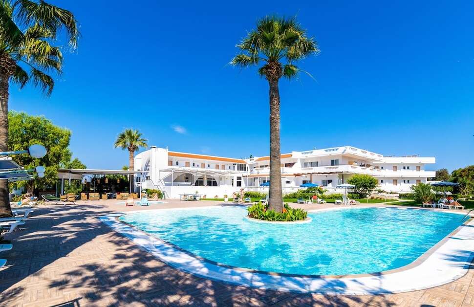 Een foto van het zwembad bij Sabina Hotel