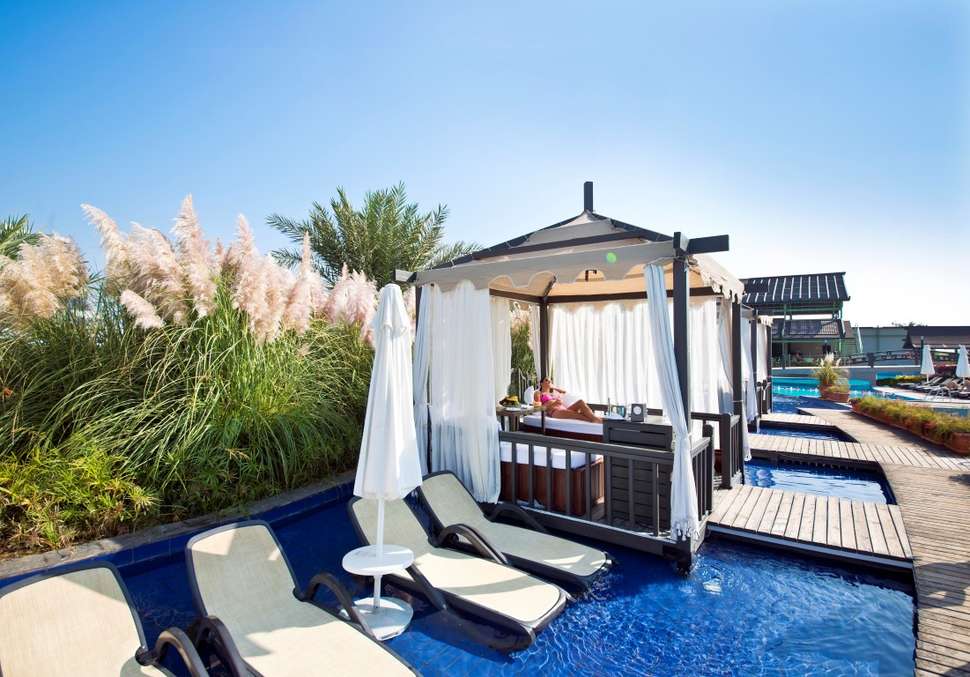 Een foto van het terras bij Limak Lara Deluxe Hotel & Resort