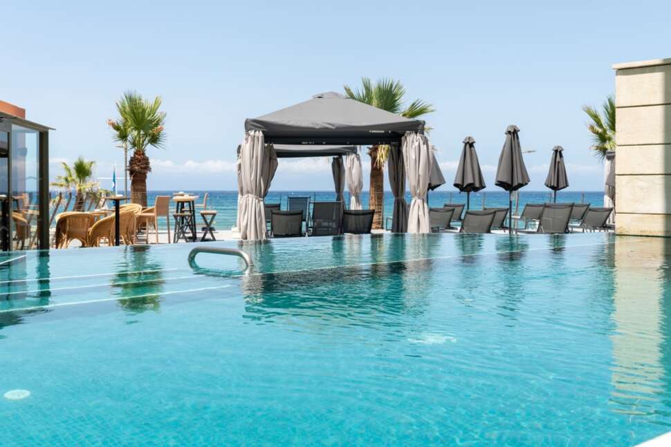 Ein Foto vom Pool im Aquila Porto Rethymnon