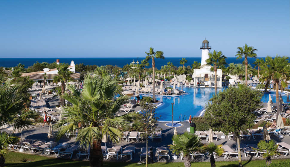 Een foto van het zwembad bij Riu Chiclana