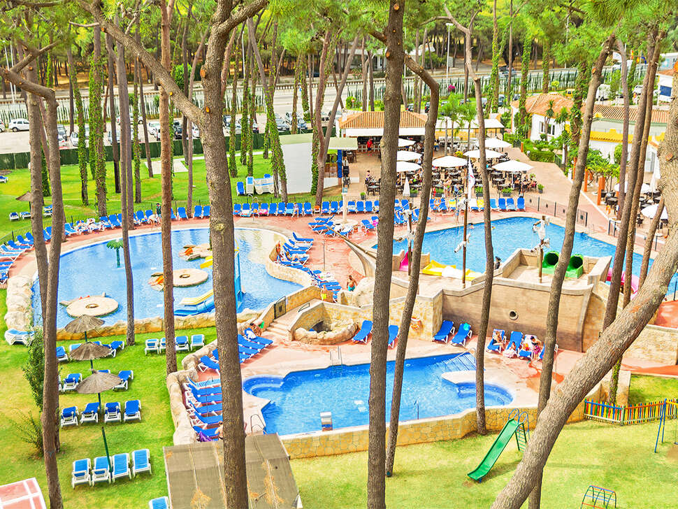 Een foto van het zwembad bij Roc Marbella Park Hotel