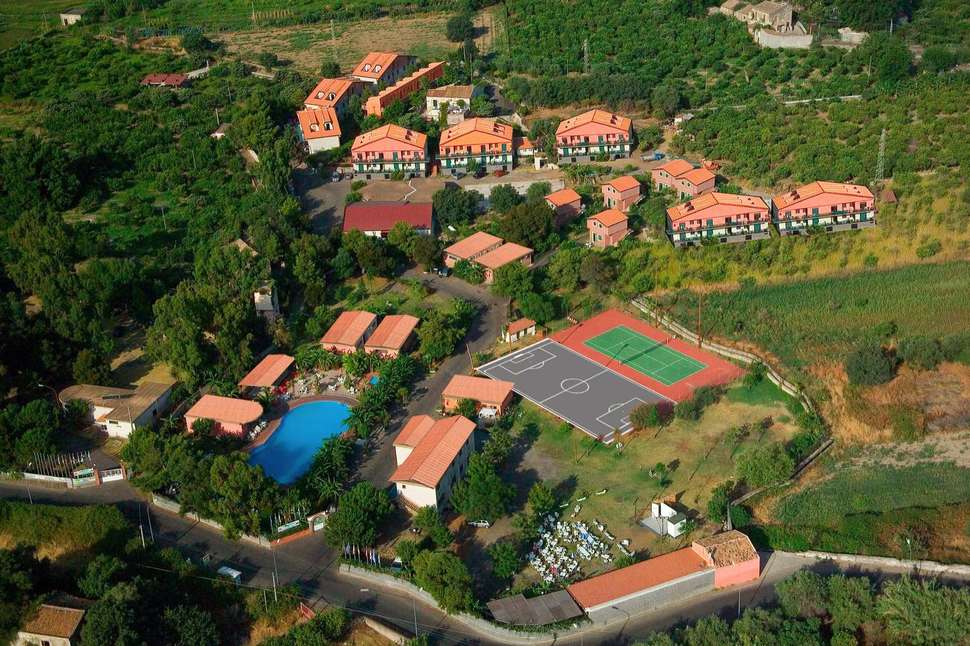 Ein Foto von der Außenansicht des Villaggio Alkantara