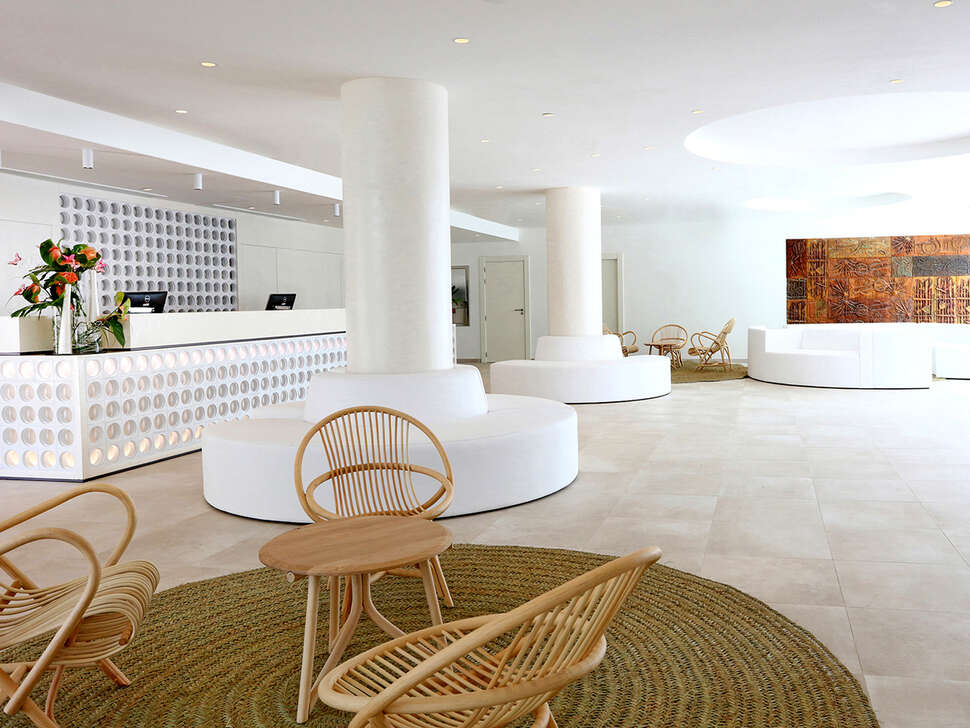 Een foto van het interieur van Iberostar Selection Santa Eulalia Ibiza