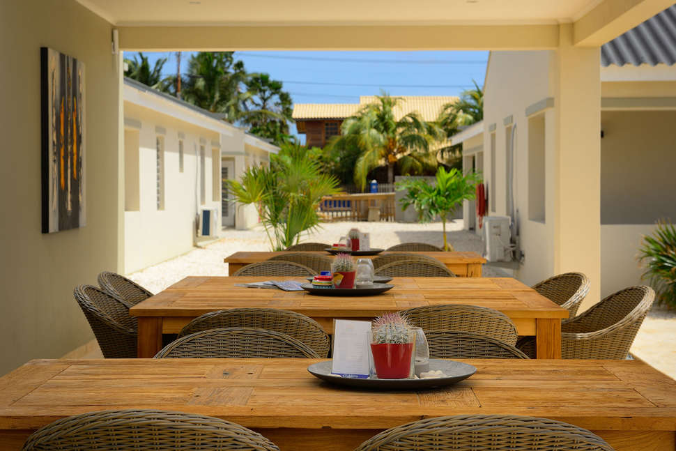 Een foto van het terras bij All Seasons Appartementen