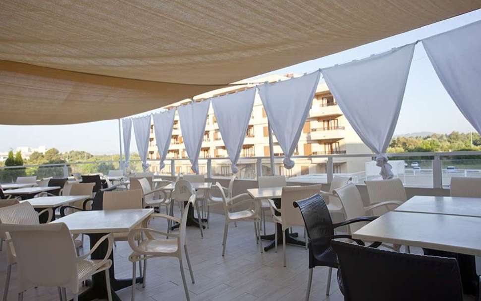 Een foto van het terras bij Bei Juan Playamar Hotel & Appartementen