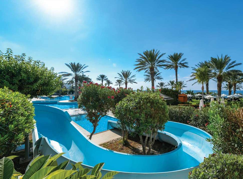 Een foto van het zwembad bij Constantinou Bros Athena Beach Hotel