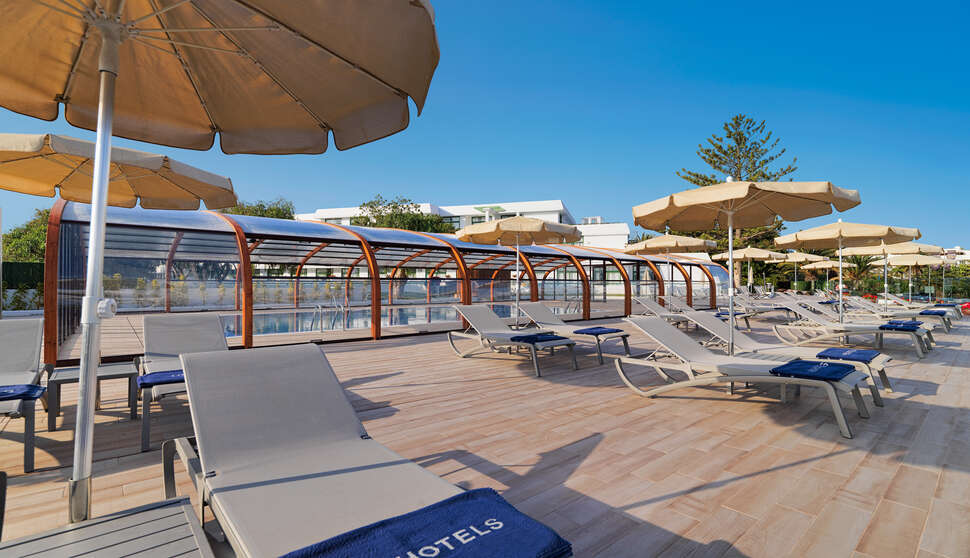 Een foto van het terras bij H10 Lanzarote Princess