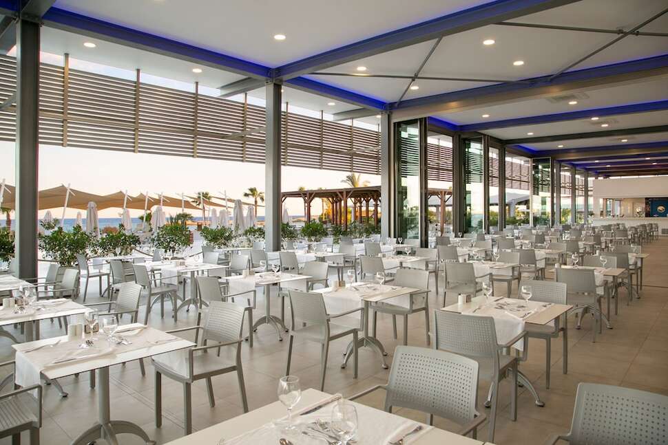 Een foto van de faciliteiten bij Asterias Beach Hotel
