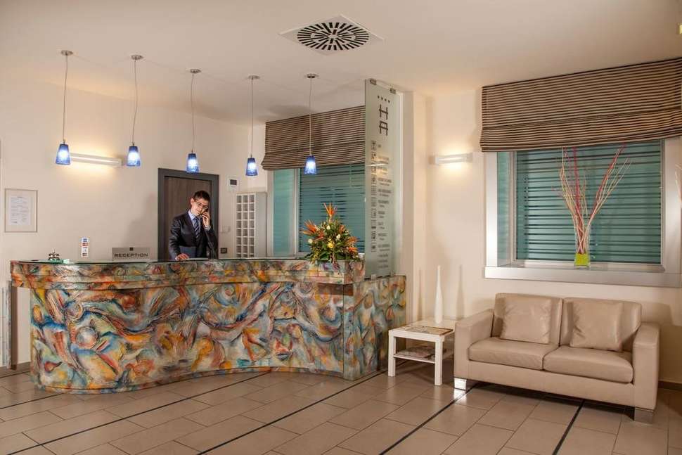 Een foto van het interieur van Hotel Artis Roma