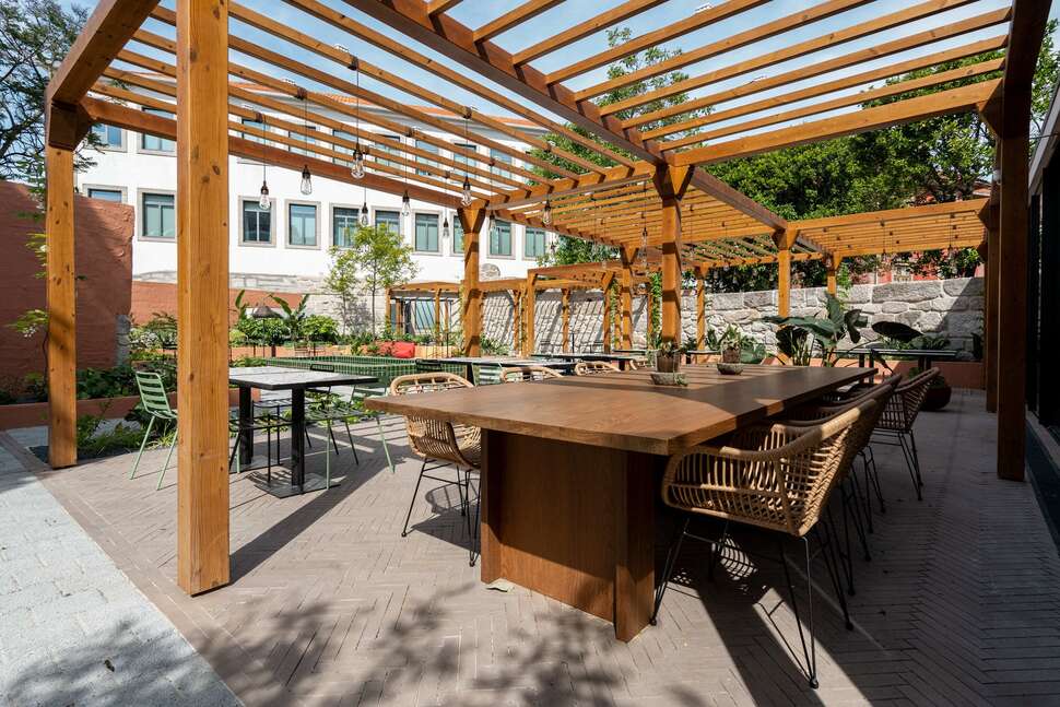 Een foto van The Editory Garden Baixa Porto Hotel