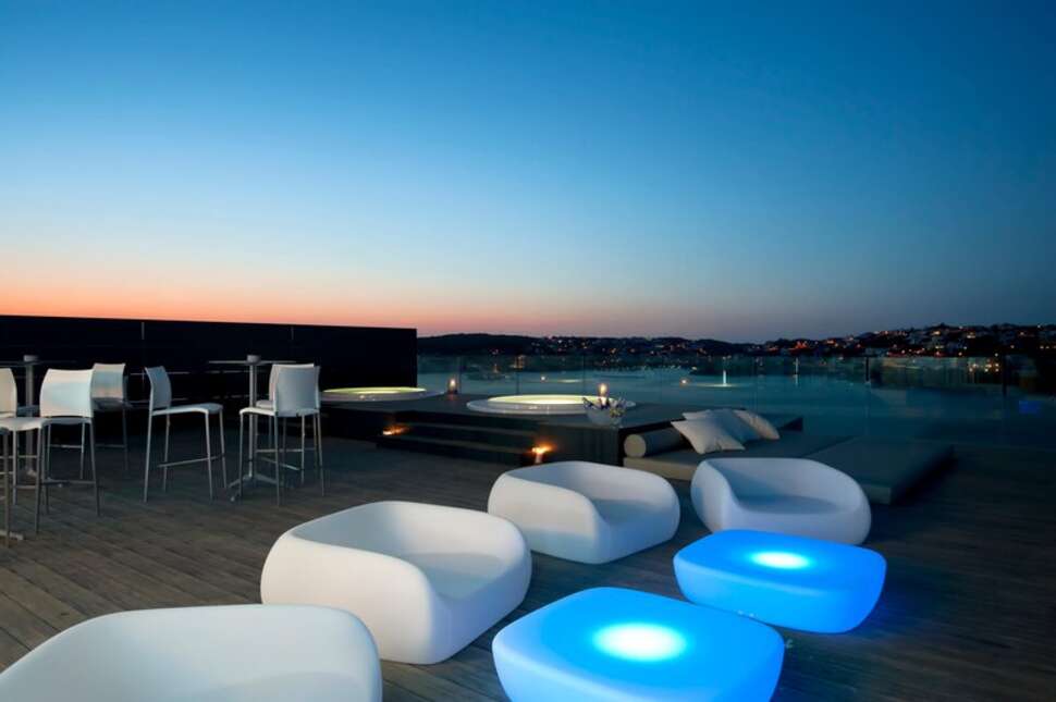 Een foto van het terras bij Barcelo Hamilton Menorca
