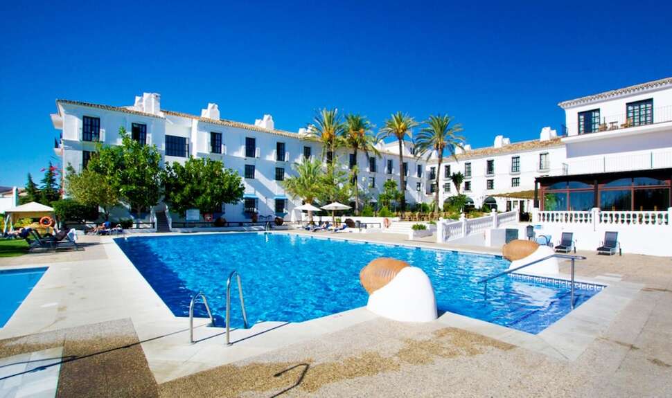 Een foto van het zwembad bij Ilunion Hacienda de Mijas