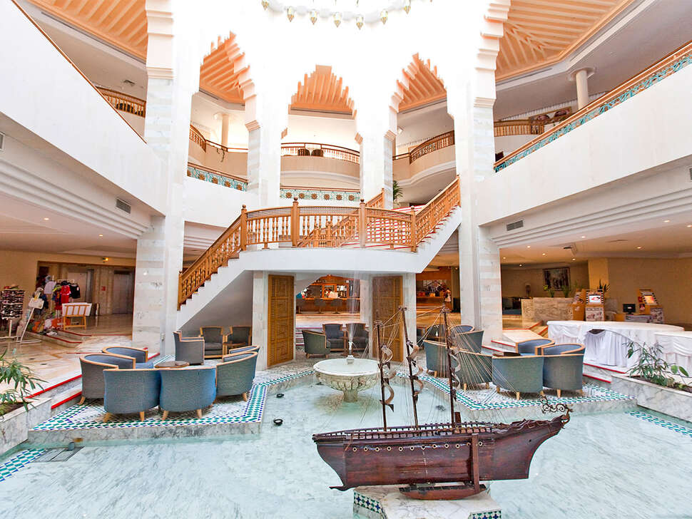 Een foto van het interieur van El Mouradi Mahdia
